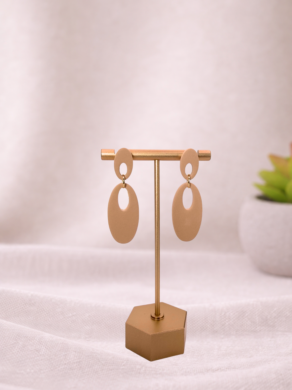 Fable Clay Co Reese minimal oval drop earrings in soft clay with sleek, modern design and smooth oval shape.